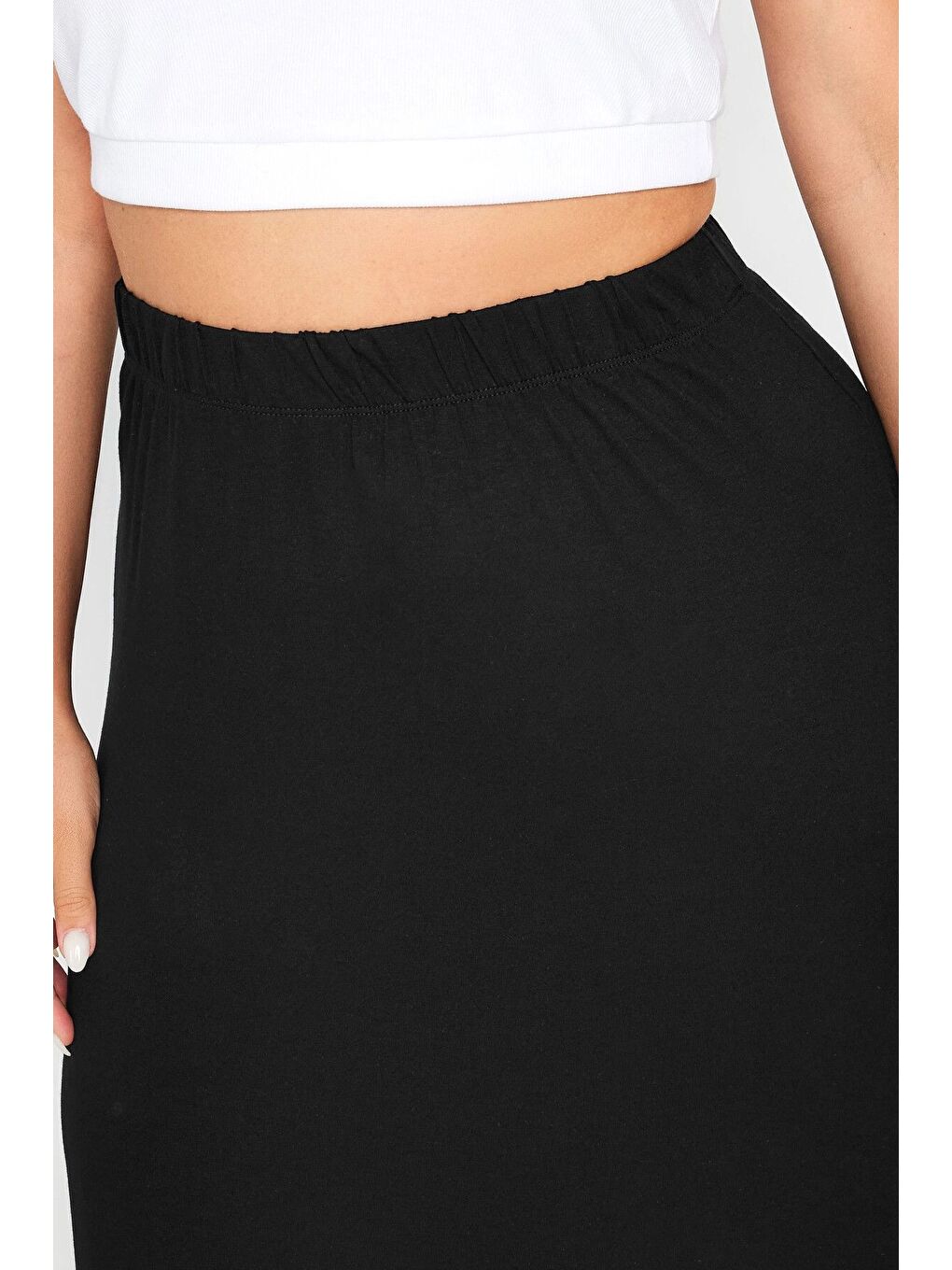 Siyah Büyük Beden Beli Lastikli Rahat Kalıp Midi Boy Etek 160300-3