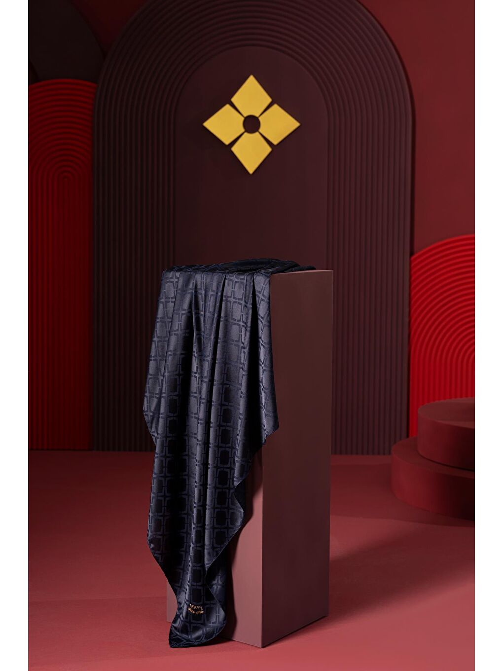 Lacivert Kadın Geometrik Jakarlı Eşarp