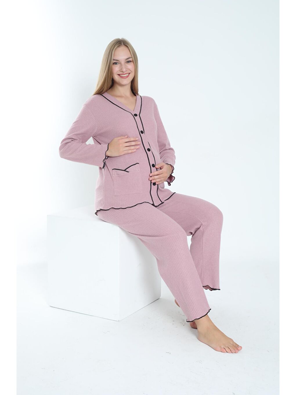 Pembe Gül Kurusu Önden Düğmeli Ayarlanabilir Bel Kol ve Paça Fırfır Detaylı Hamile Pijama Takımı-2