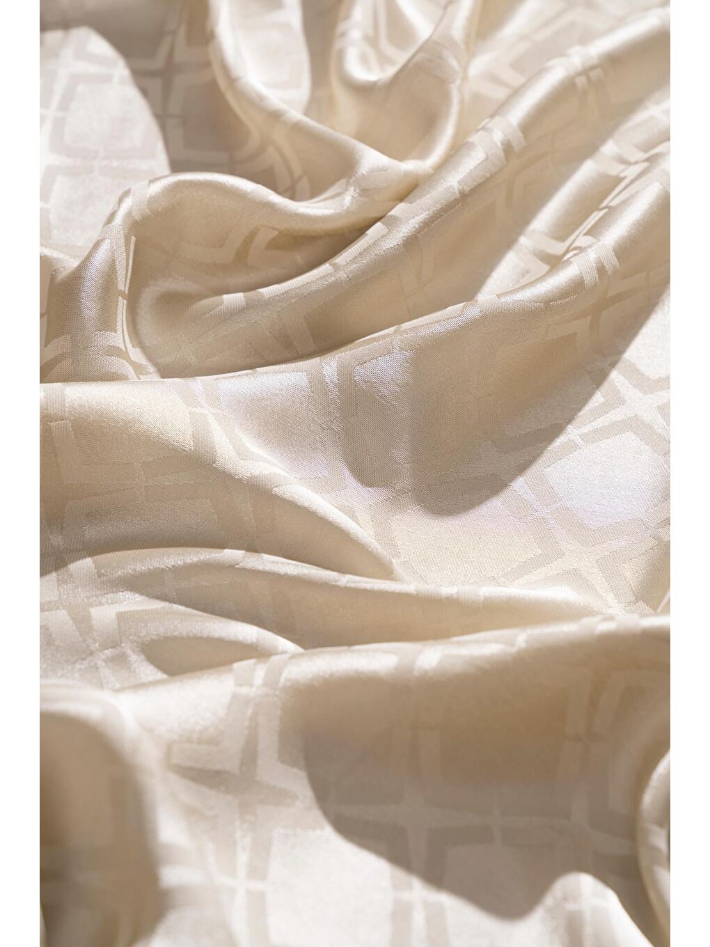 Ekru Kadın Geometrik Jakarlı Eşarp-1