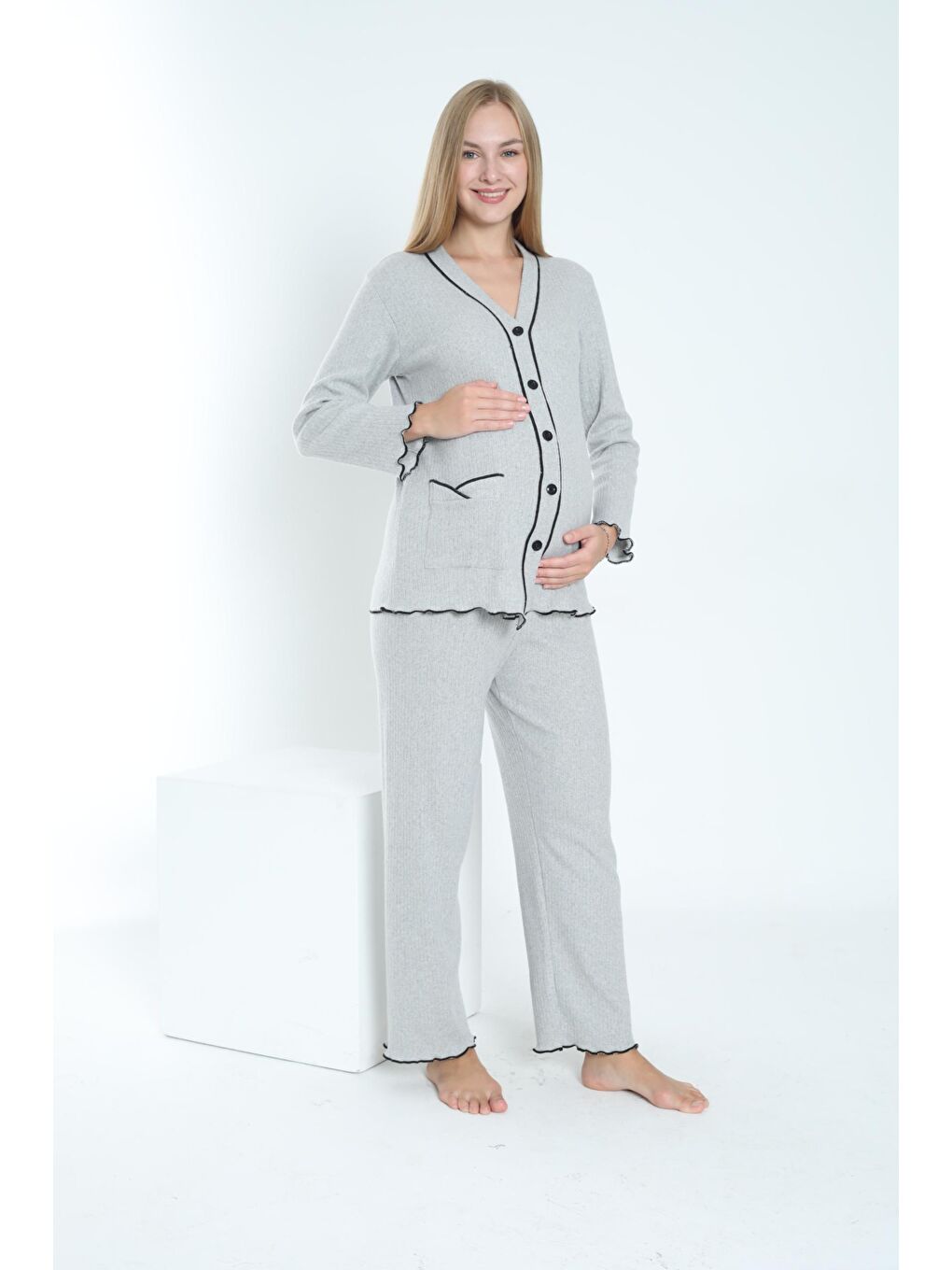 Gri Önden Düğmeli Ayarlanabilir Bel Kol ve Paça Fırfır Detaylı Hamile Pijama Takımı-1