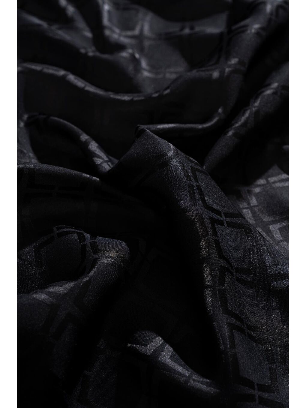 Siyah Kadın Geometrik Jakarlı Eşarp-1