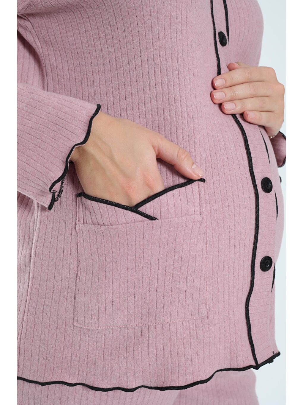 Pembe Gül Kurusu Önden Düğmeli Ayarlanabilir Bel Kol ve Paça Fırfır Detaylı Hamile Pijama Takımı-5