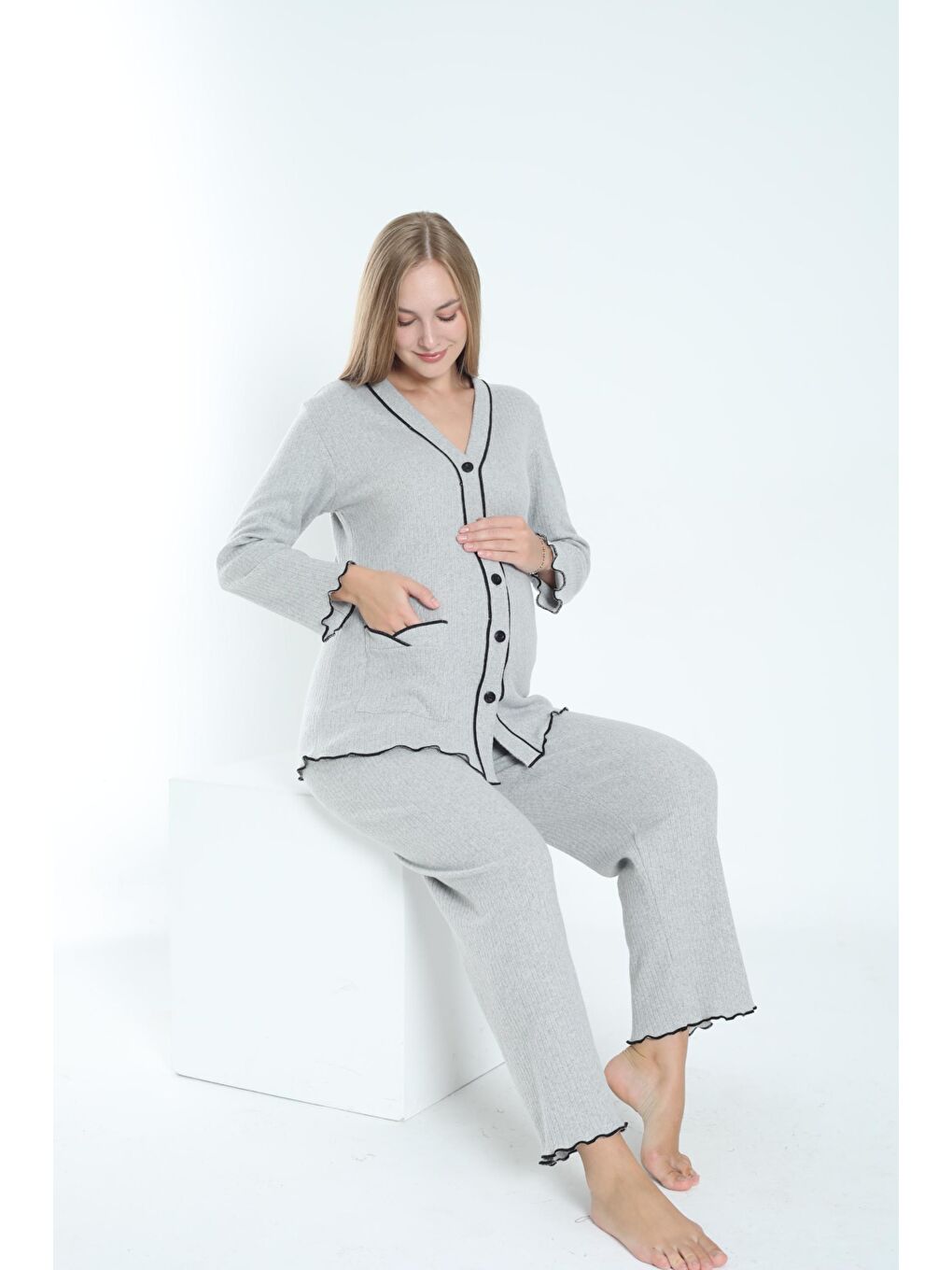 Gri Önden Düğmeli Ayarlanabilir Bel Kol ve Paça Fırfır Detaylı Hamile Pijama Takımı-2