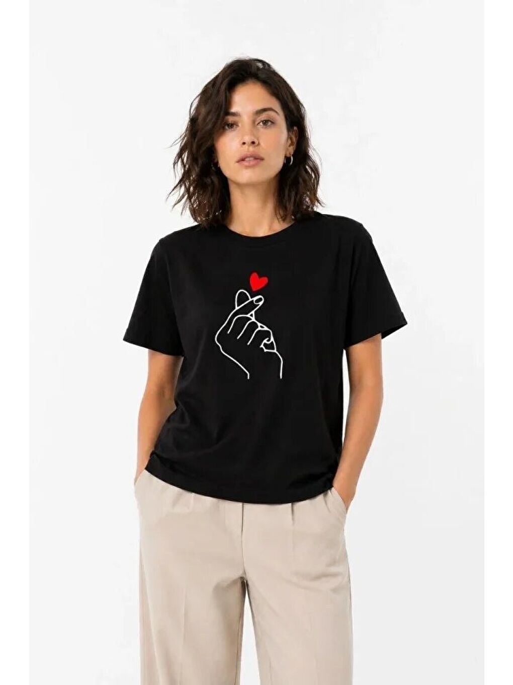 Kore Parmak Kalp Aşk Temalı Minimal Baskılı Tişört Yazlık Kısa Kol T-Shirt - Siyah-1