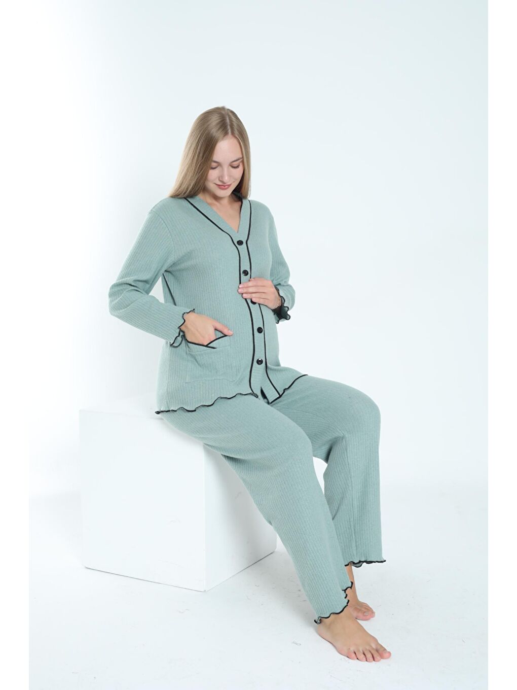 Yeşil Önden Düğmeli Ayarlanabilir Bel Kol ve Paça Fırfır Detaylı Hamile Pijama Takımı-2