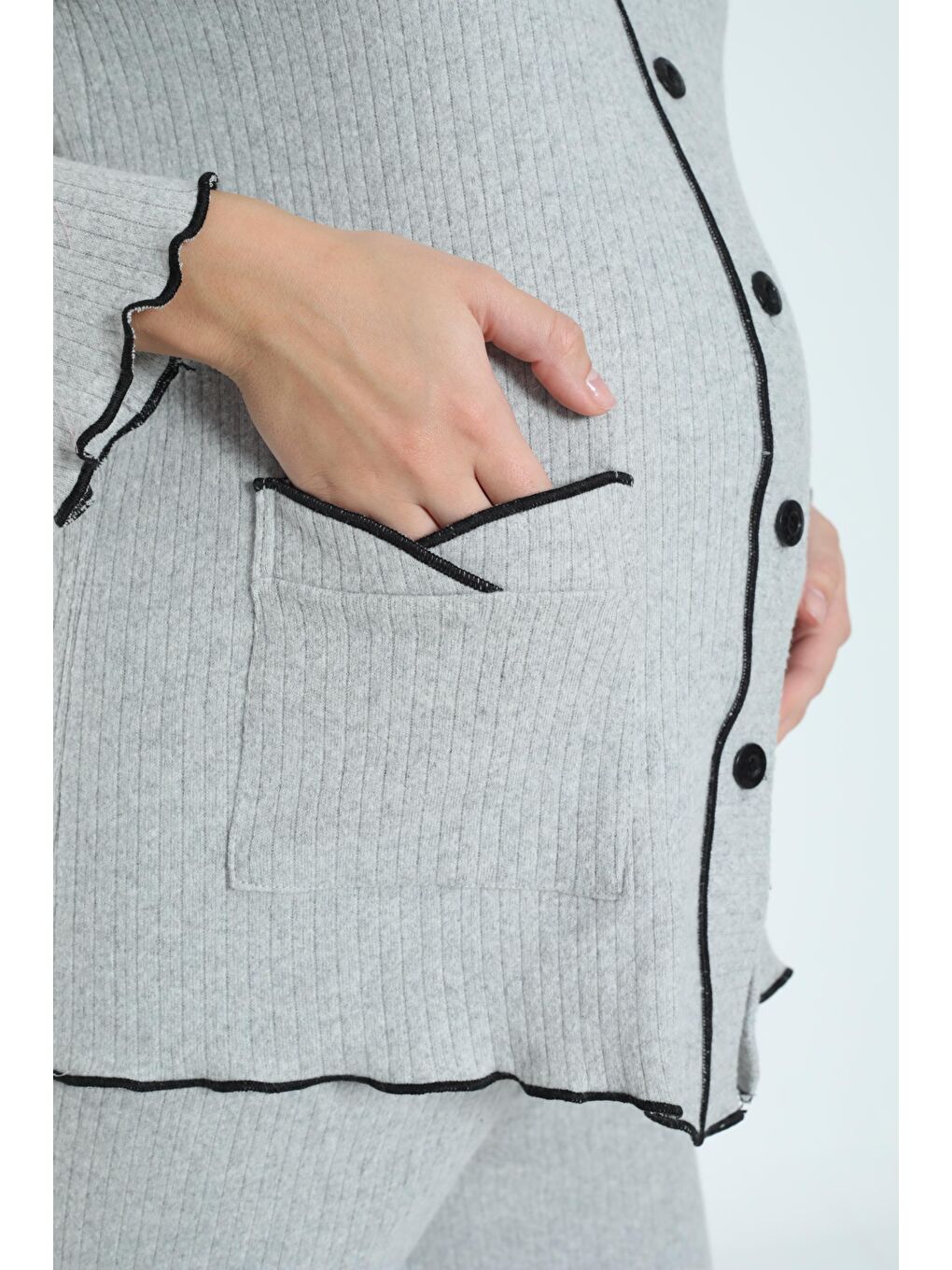Gri Önden Düğmeli Ayarlanabilir Bel Kol ve Paça Fırfır Detaylı Hamile Pijama Takımı-5