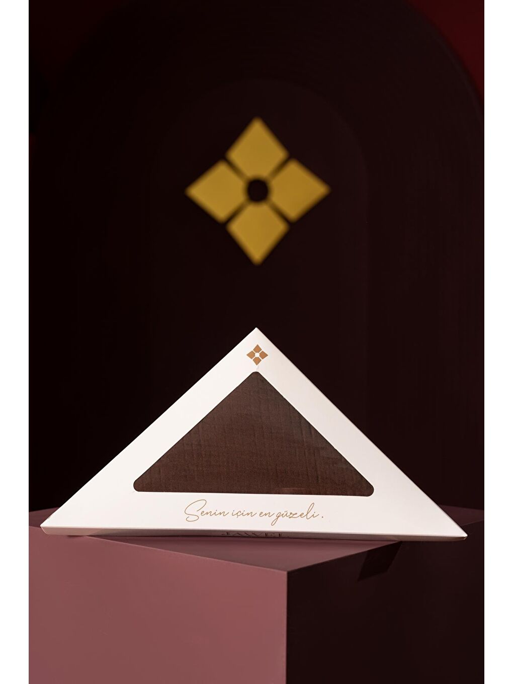 Kahverengi Kadın Biyeli Müslin Şal-1