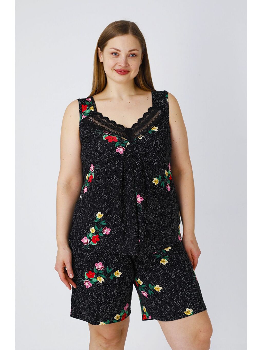Kadın Siyah Dantelli Puantiyeli Çiçek Desenli Elastanlı Askılı Büyük Beden Alt Üst Gecelik Takım-2