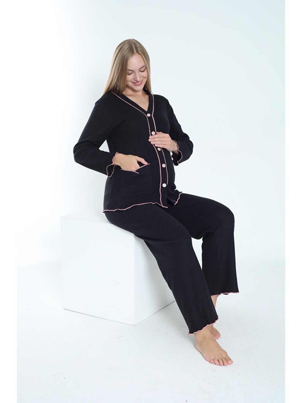 Siyah Önden Düğmeli Ayarlanabilir Bel Kol ve Paça Fırfır Detaylı Hamile Pijama Takımı-2