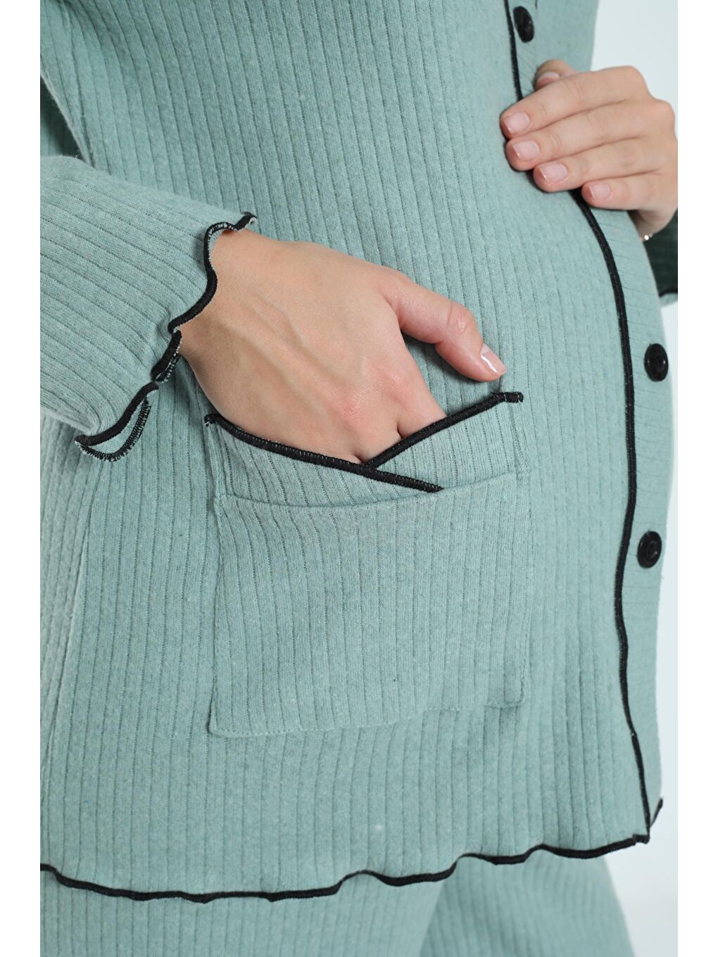 Yeşil Önden Düğmeli Ayarlanabilir Bel Kol ve Paça Fırfır Detaylı Hamile Pijama Takımı-5