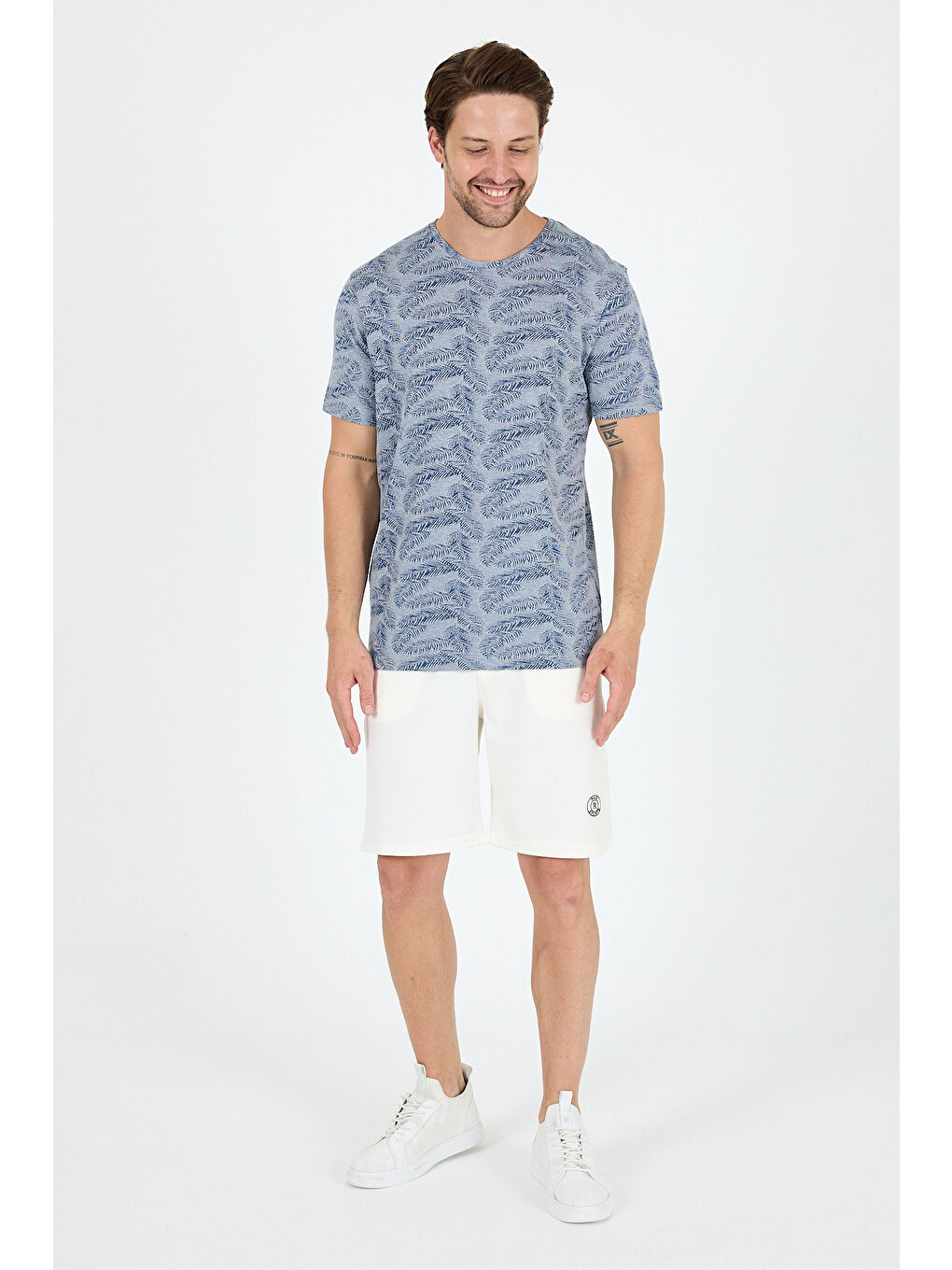 Lacivert Erkek Bisiklet Yaka Desenli Tişört – %100 Pamuk – Rahat ve Günlük Kısa Kollu Tişört 0115-2