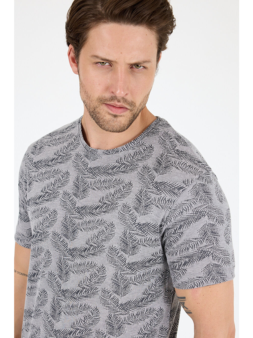 Antrasit Erkek Bisiklet Yaka Desenli Tişört – %100 Pamuk – Rahat ve Günlük Kısa Kollu Tişört 0115-3