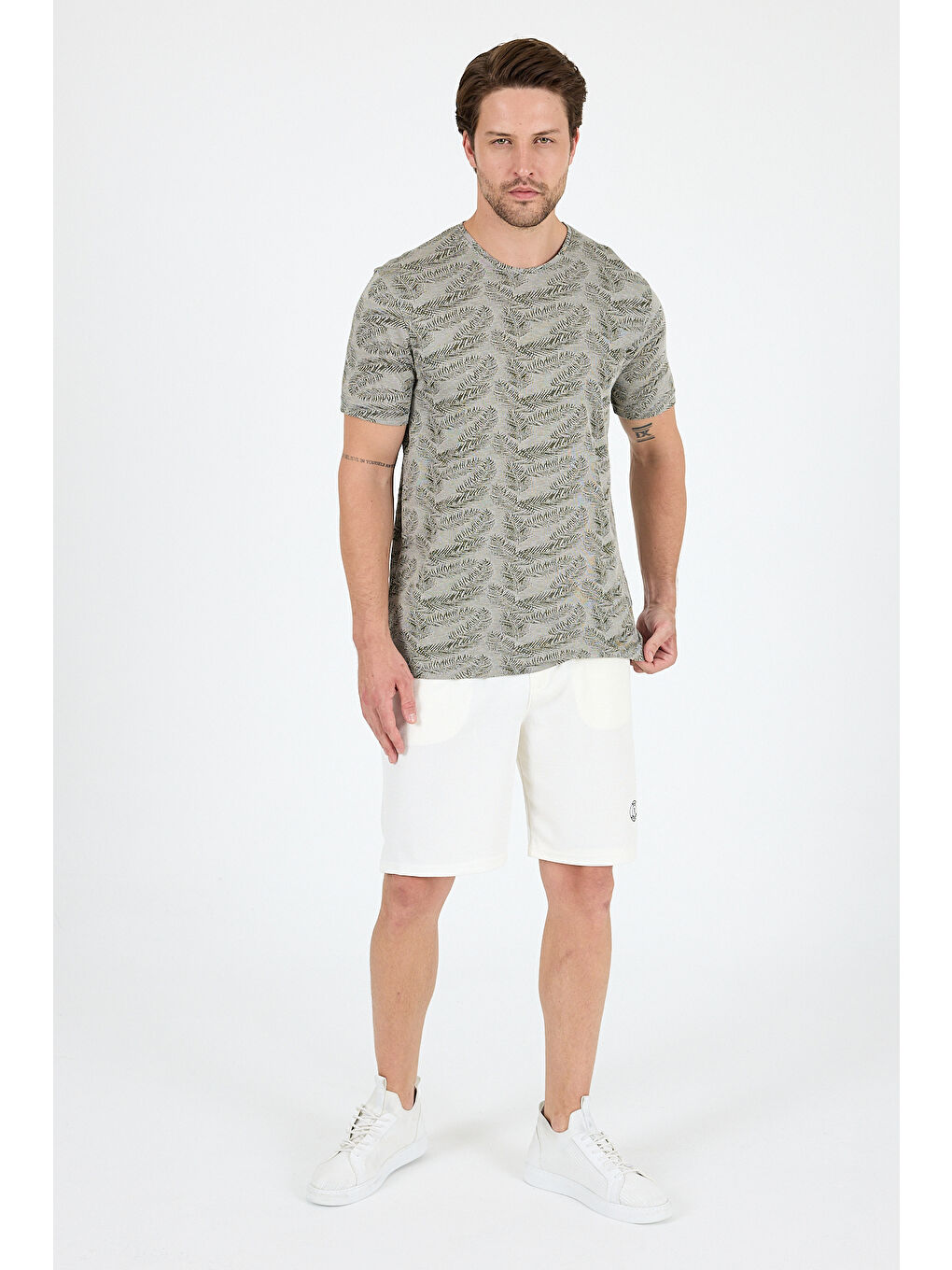 Haki Erkek Bisiklet Yaka Desenli Tişört – %100 Pamuk – Rahat ve Günlük Kısa Kollu Tişört 0115-2