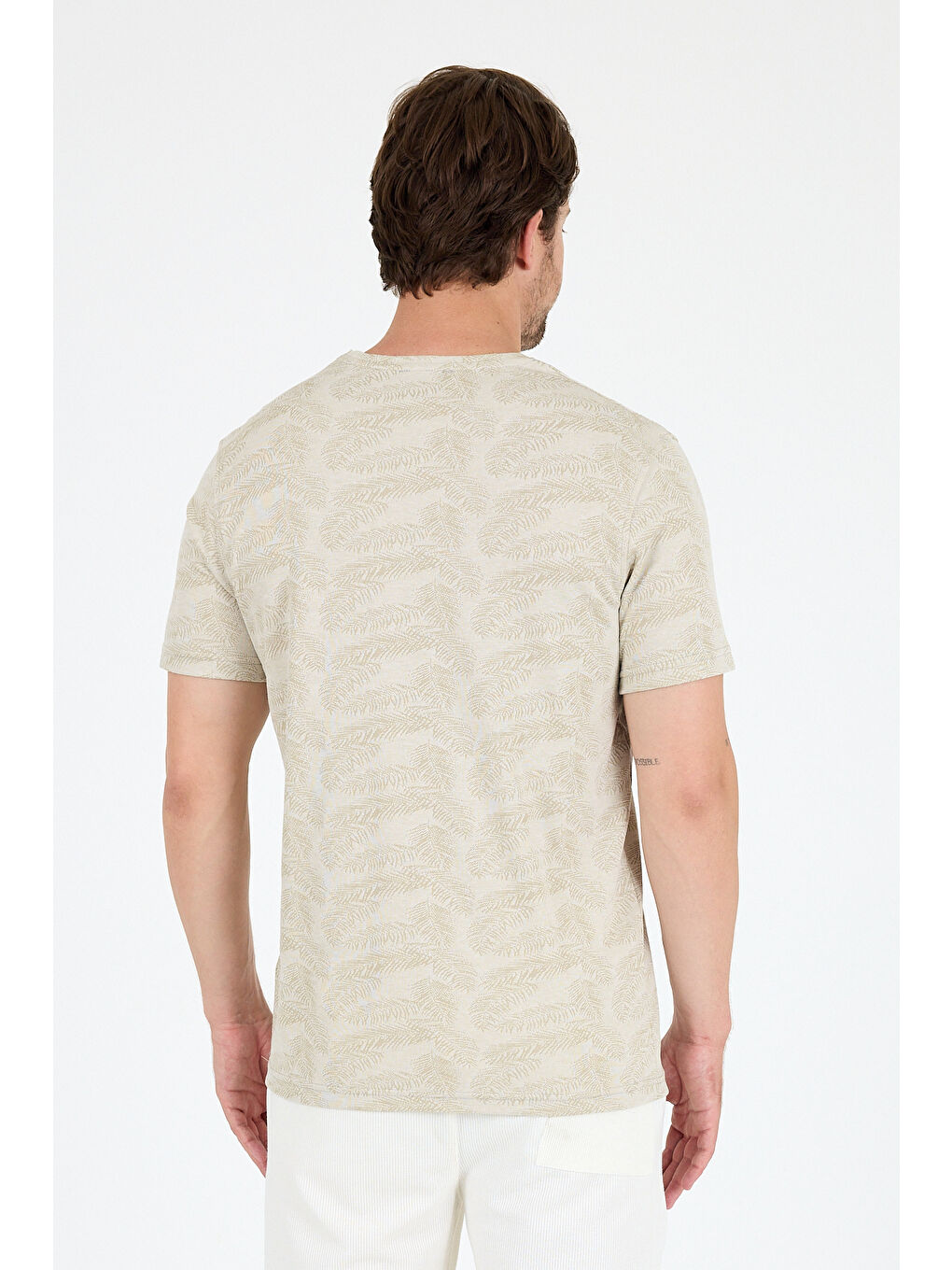 Bej Erkek Bisiklet Yaka Desenli Tişört – %100 Pamuk – Rahat ve Günlük Kısa Kollu Tişört 0115-4