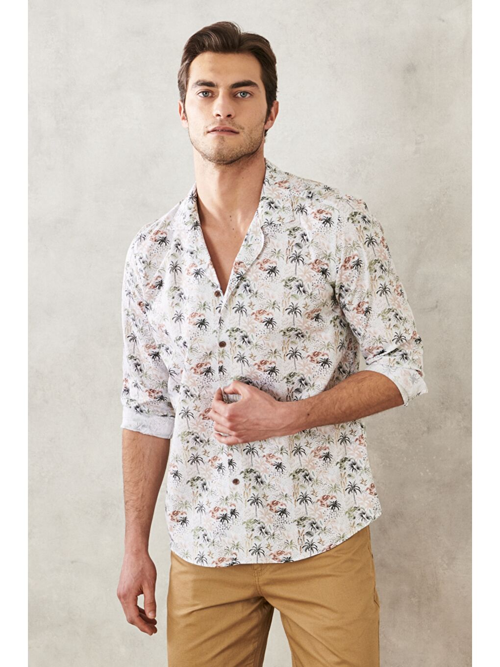 Erkek Beyaz-Haki Slim Fit Dar Kesim Mono Yaka %100 Pamuk Baskılı Gömlek