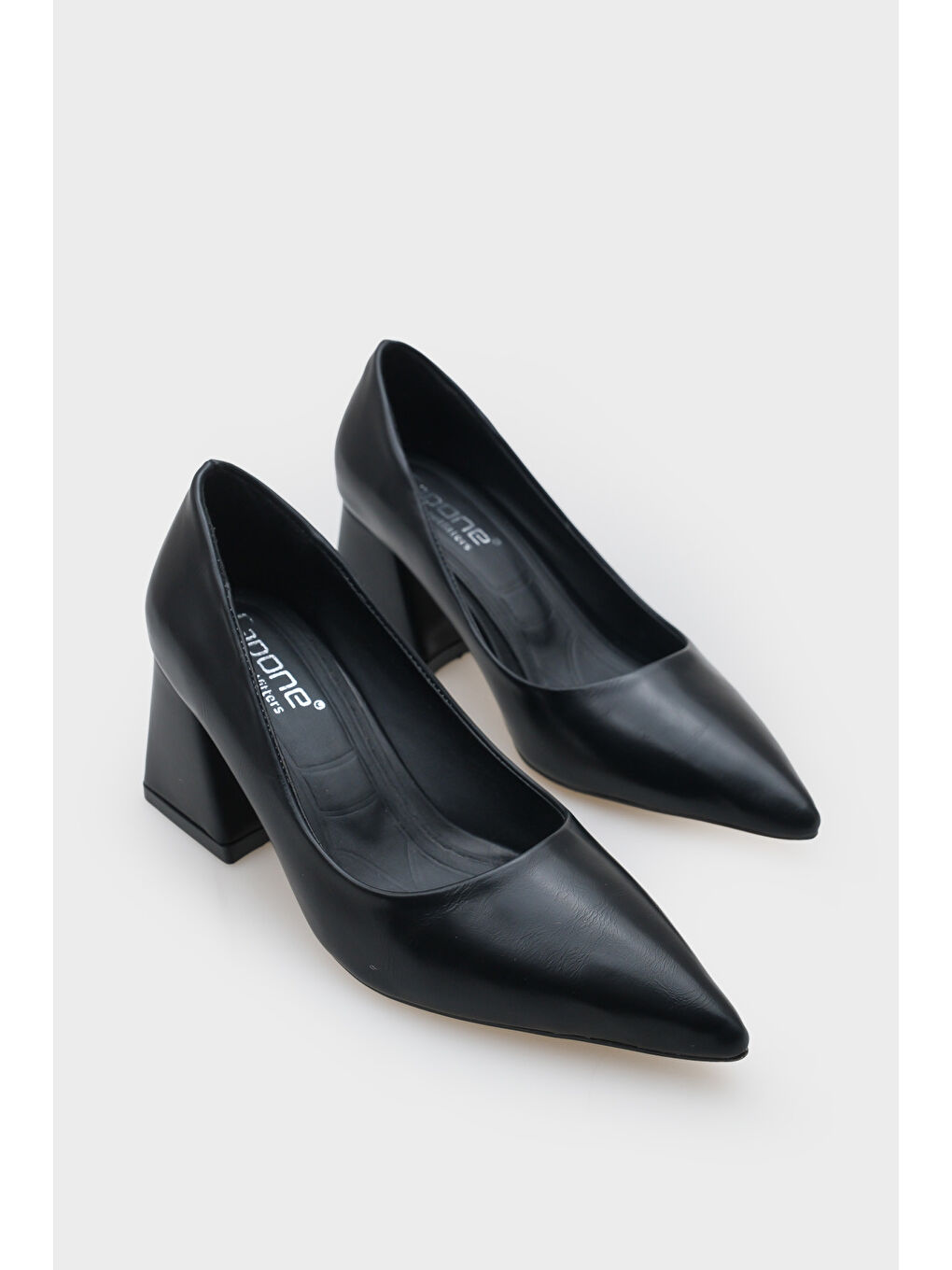 Siyah Orta Topuklu Yumuşak Pedli Taban Kadın Ayakkabı-1