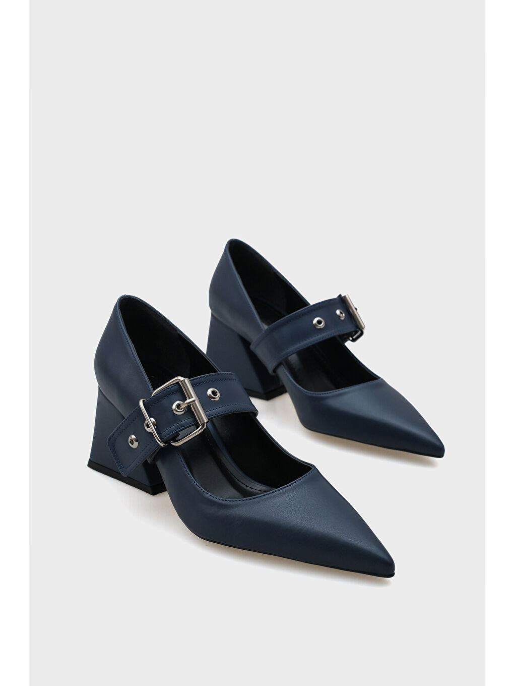 Bordo Roda Sivri Burunlu Orta Topuklu Metal Tokalı Kadın Ayakkabı-1