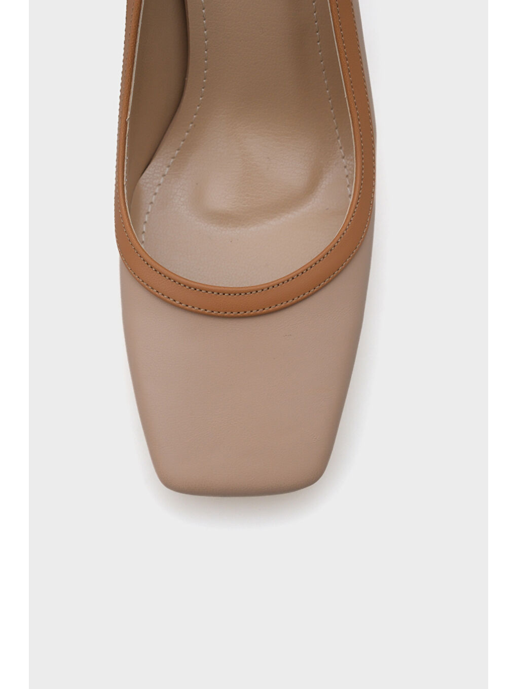 Bej Penny Küt Burunlu Orta Topuklu Tokalı Kadın Ayakkabı-2