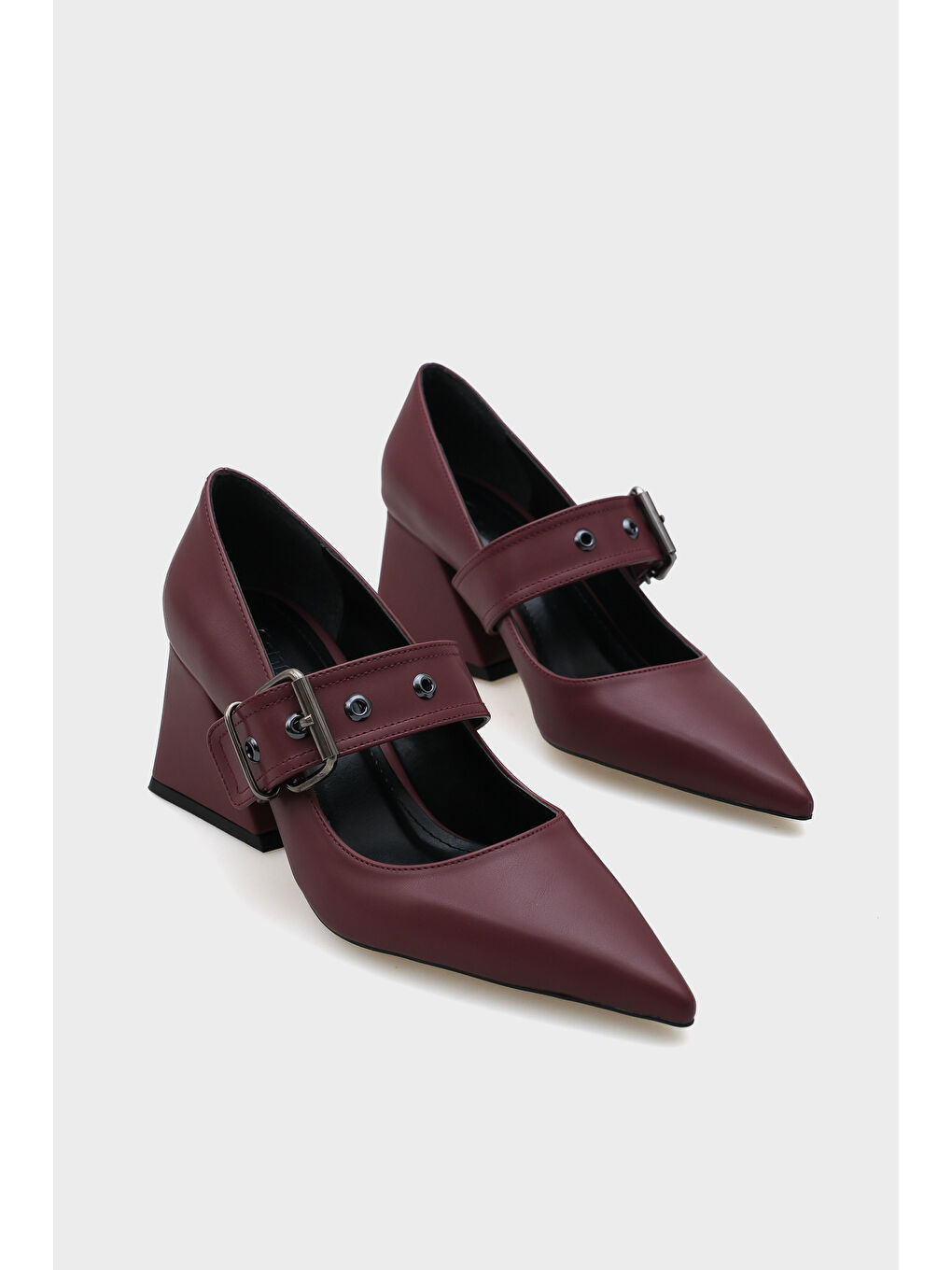 Bordo Roda Sivri Burunlu Orta Topuklu Metal Tokalı Kadın Ayakkabı-1