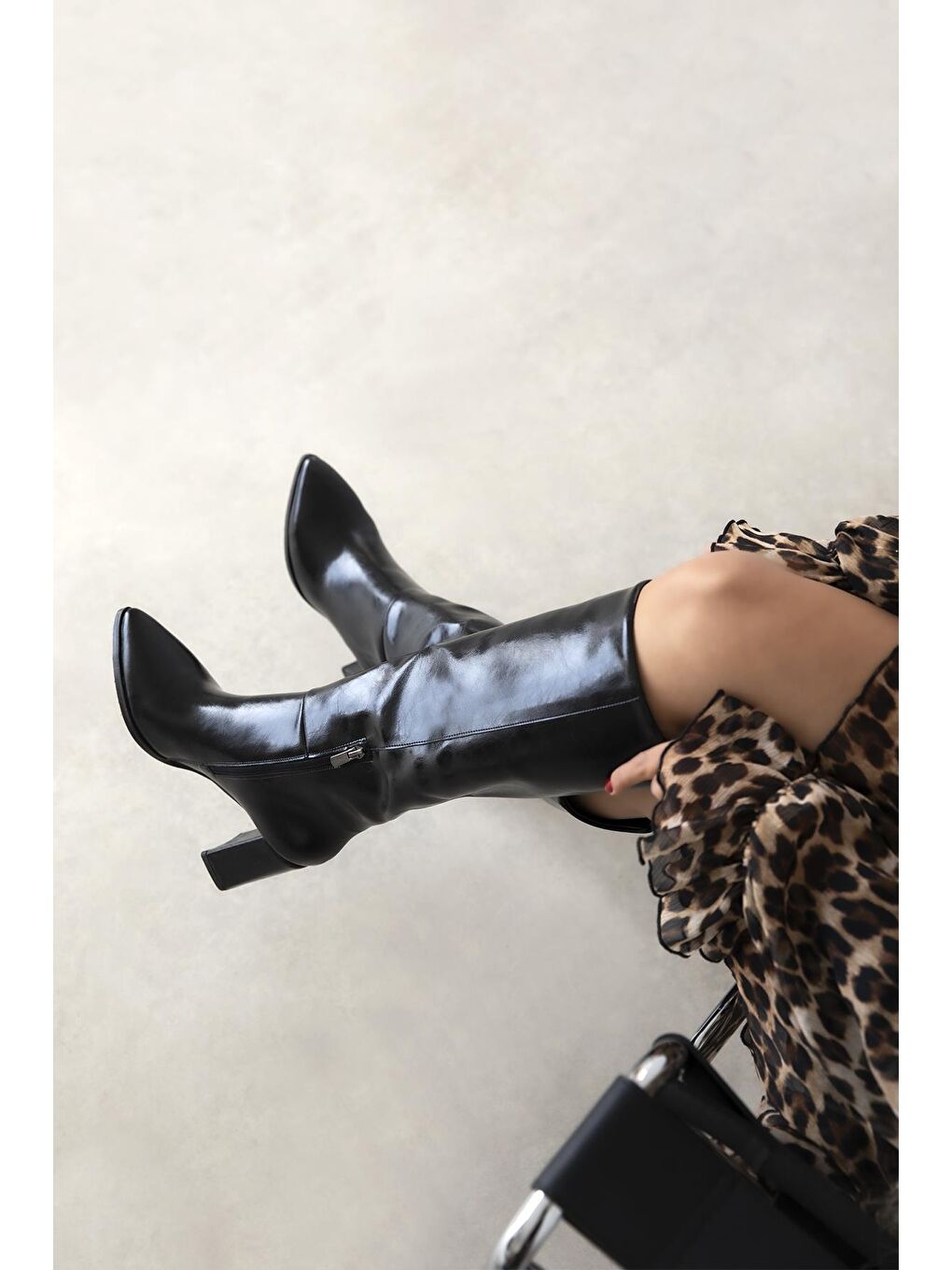 Sawyer Kadın Sivri Burun Kırışık Deri Çizme Siyah-1