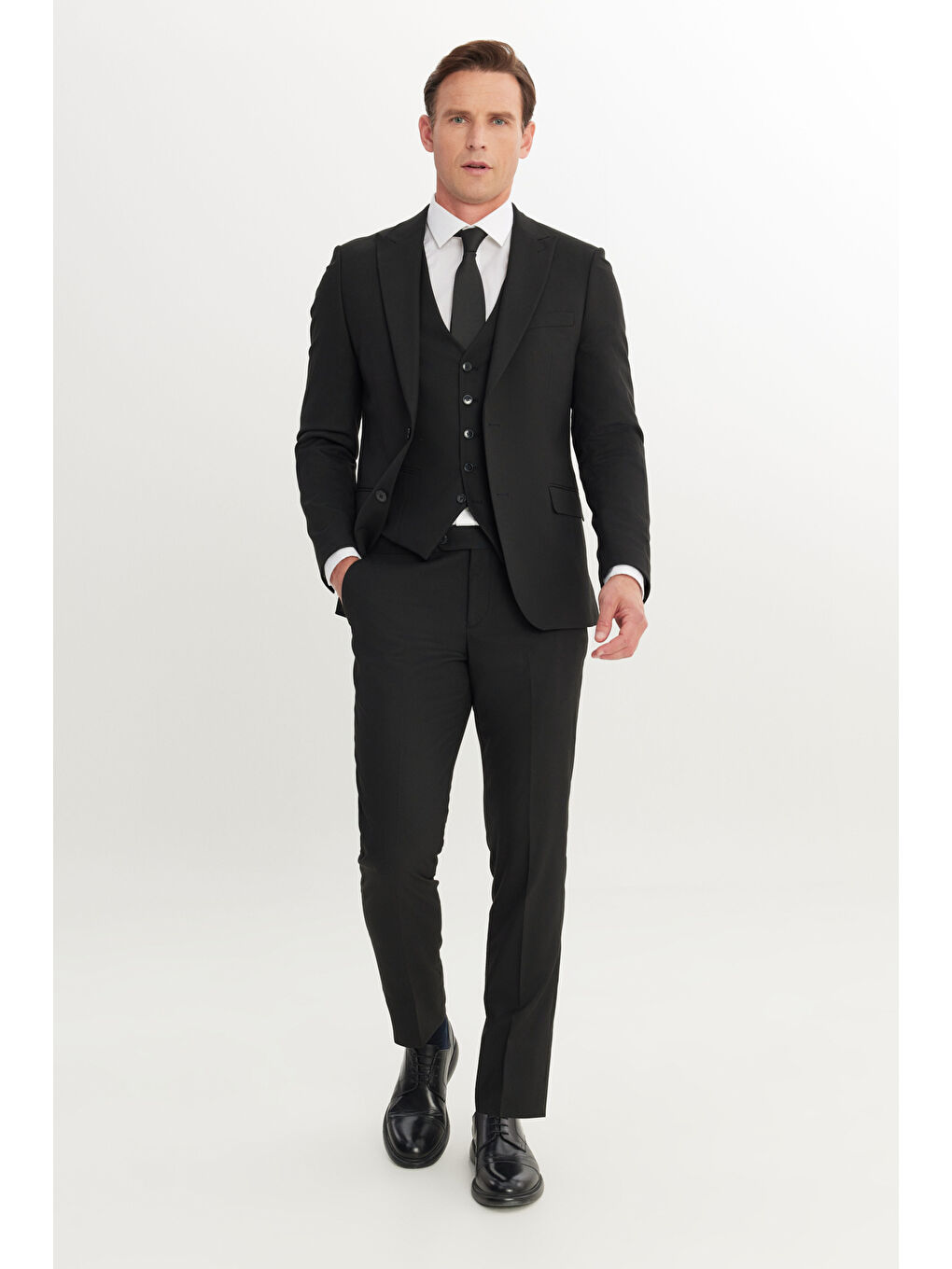 Erkek Siyah Slim Fit Dar Kesim Kırlangıç Yaka Kapak Cepli Yelekli Takım Elbise-2