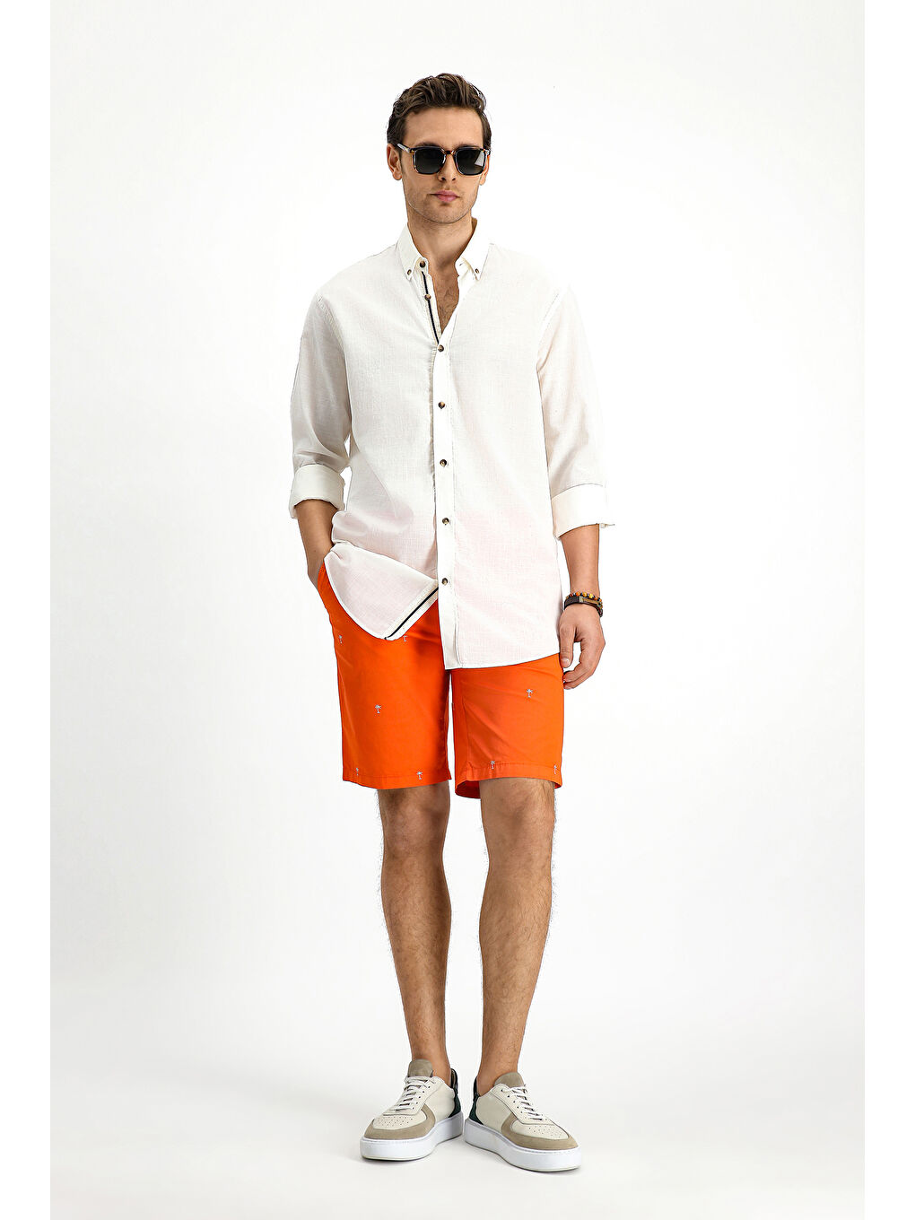 Beyaz Uzun Kol Regular Fit Düğmeli Yaka Keten Görünümlü Spor Pamuk Gömlek-1