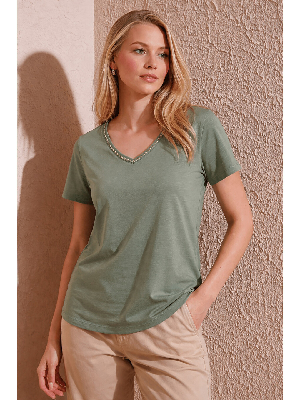 Haki % 100 Pamuk Normal Kalıp V Yaka Kadın T Shirt 26Y0478K1-2