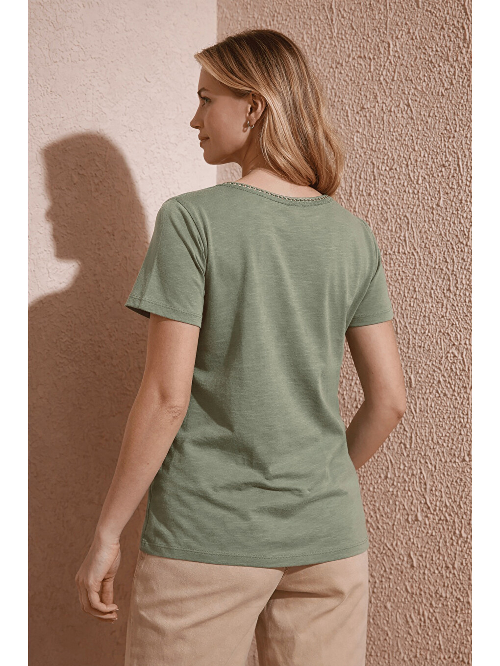 Haki % 100 Pamuk Normal Kalıp V Yaka Kadın T Shirt 26Y0478K1-3