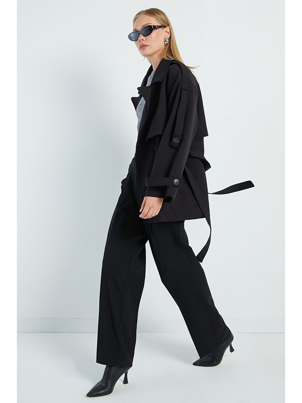 Siyah Beli Kemerli Kruvaze Yaka Oversize Trençkot-2