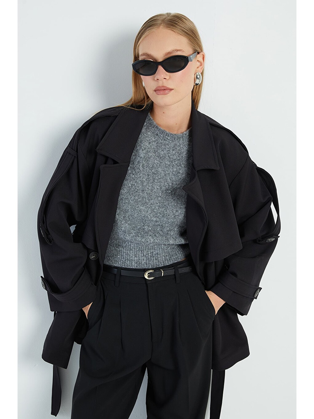 Siyah Beli Kemerli Kruvaze Yaka Oversize Trençkot-3