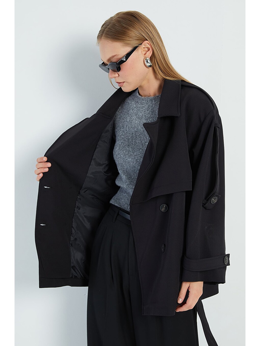 Siyah Beli Kemerli Kruvaze Yaka Oversize Trençkot-4