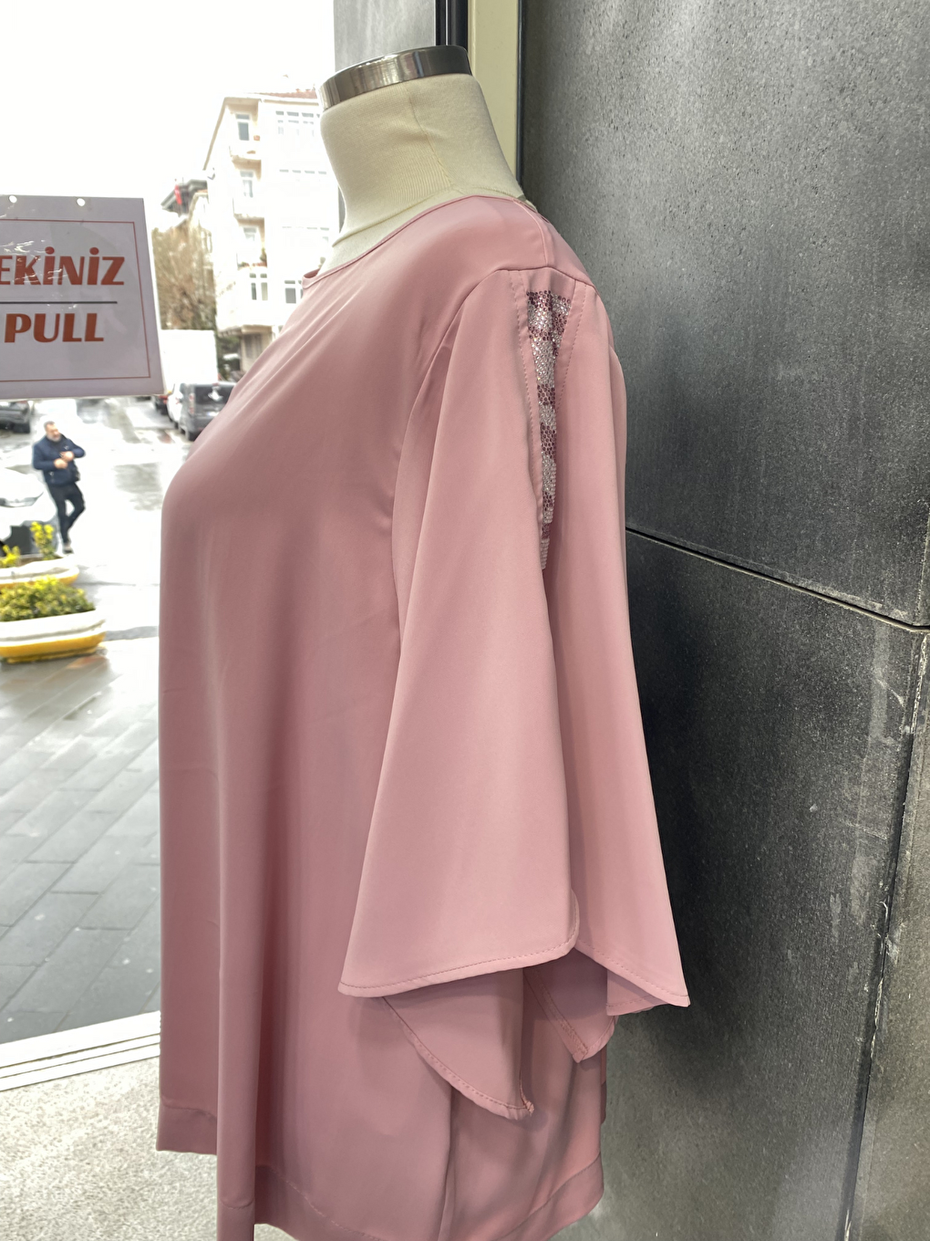 Pembe Yanları Boncuklu Zarif Kollu Uzun Oversize Büyük Beden Kadın Gömlek-2