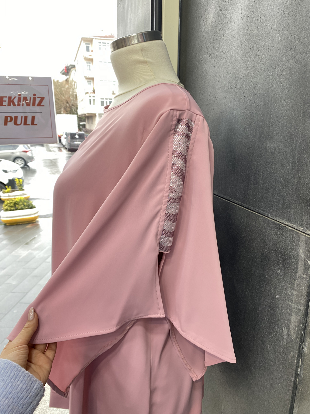 Pembe Yanları Boncuklu Zarif Kollu Uzun Oversize Büyük Beden Kadın Gömlek-3
