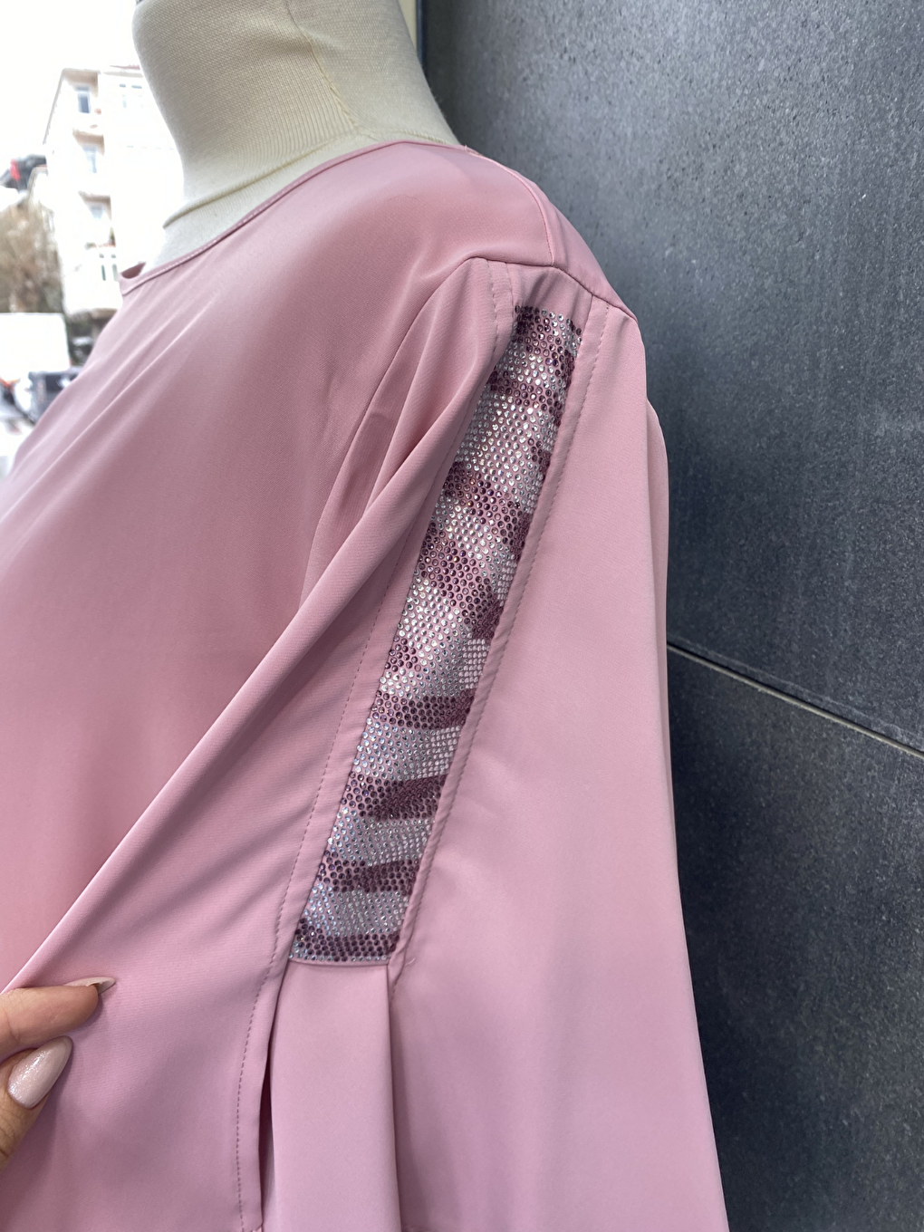 Pembe Yanları Boncuklu Zarif Kollu Uzun Oversize Büyük Beden Kadın Gömlek-5