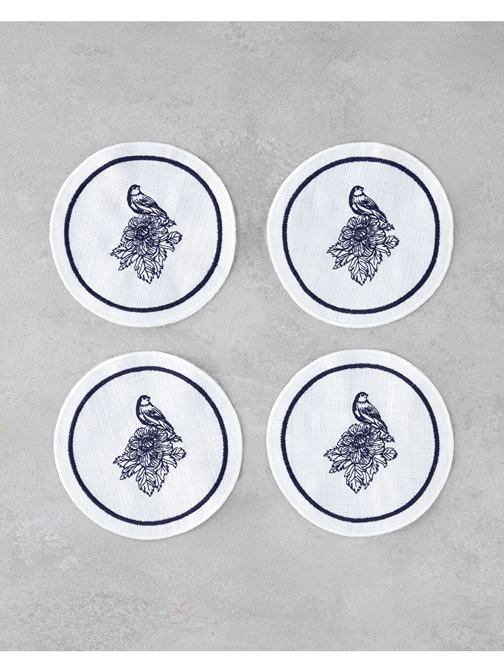 Edenic Polyester 4'lü Bardak Altlığı 14 cm Beyaz - Lacivert