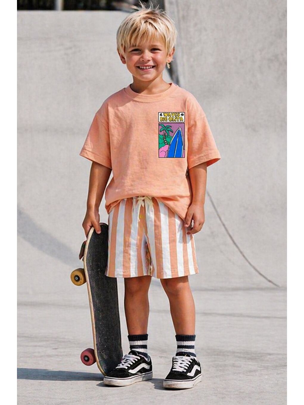 Pembe Erkek Çocuk Pamuklu Bisiklet Yaka Baskılı T-Shirt Ve Çizgili Şort Alt Üst Takım