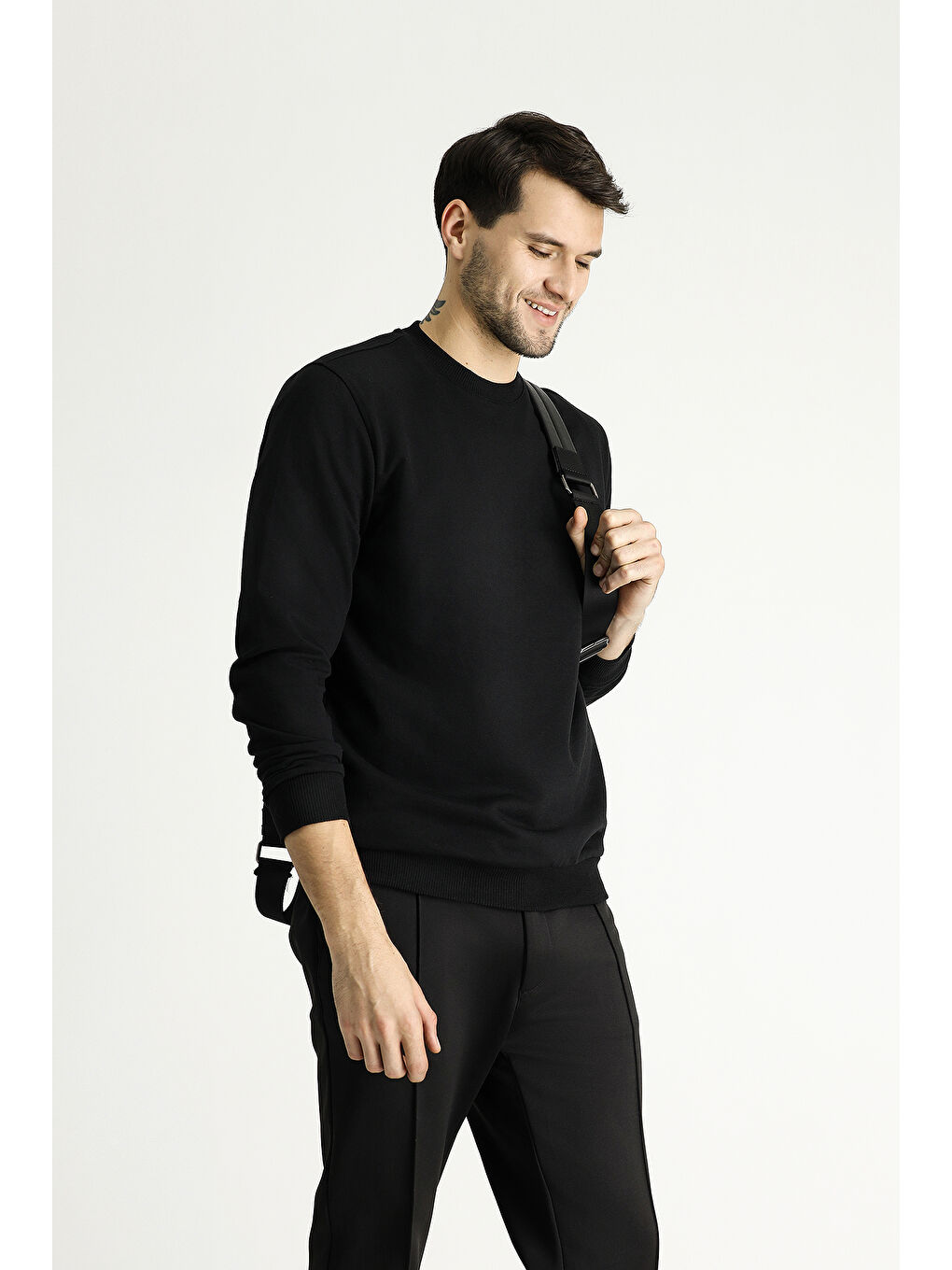 Siyah Bisiklet Yaka Pamuklu Büyük Beden Sweatshirt