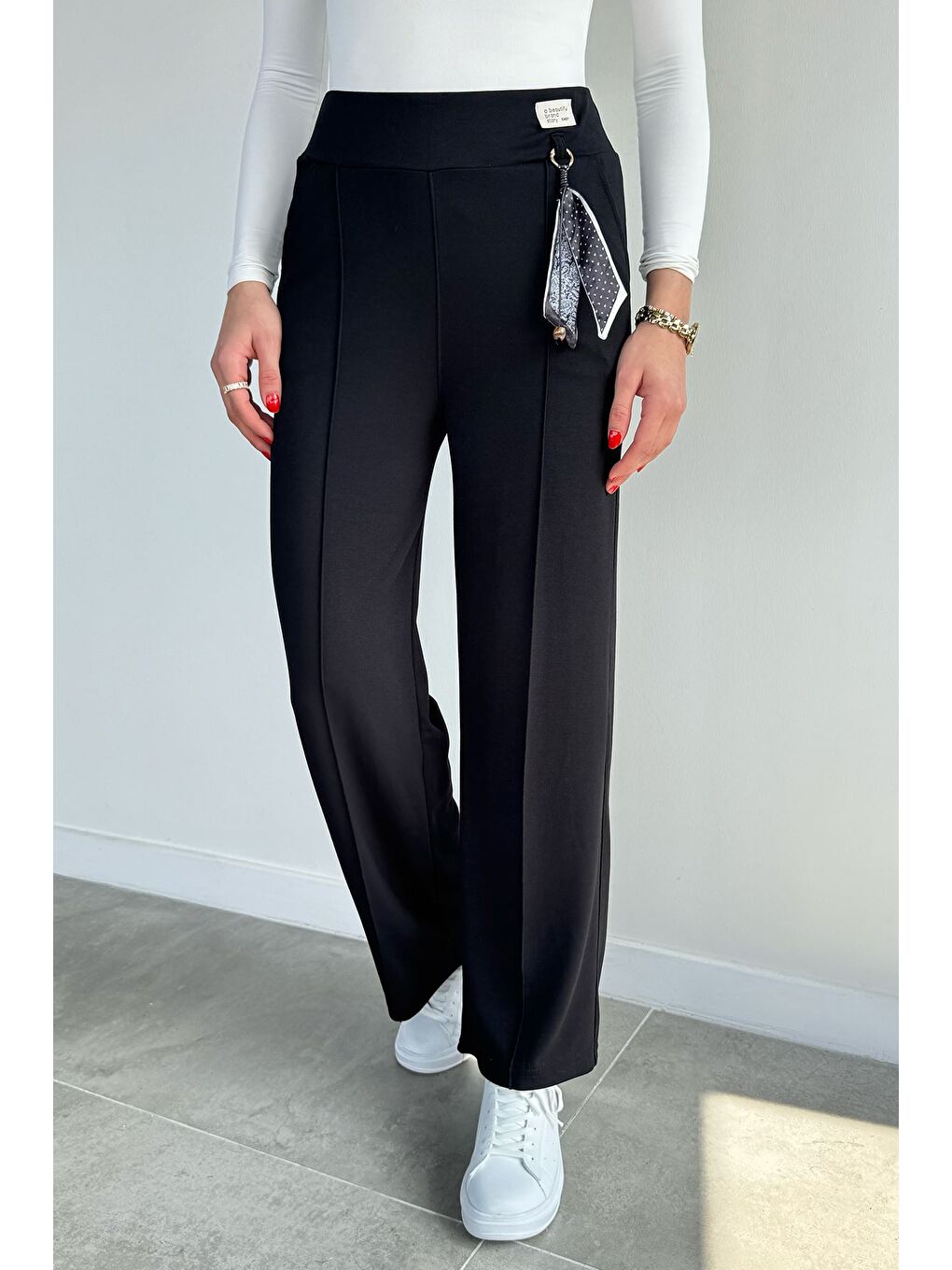 Siyah Kadın Yüksek Bel Aksesuar Detaylı Çimalı Pantolon