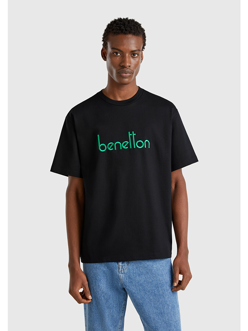 Erkek Siyah %100 Pamuk Önü Logo İşlemeli  Tişört