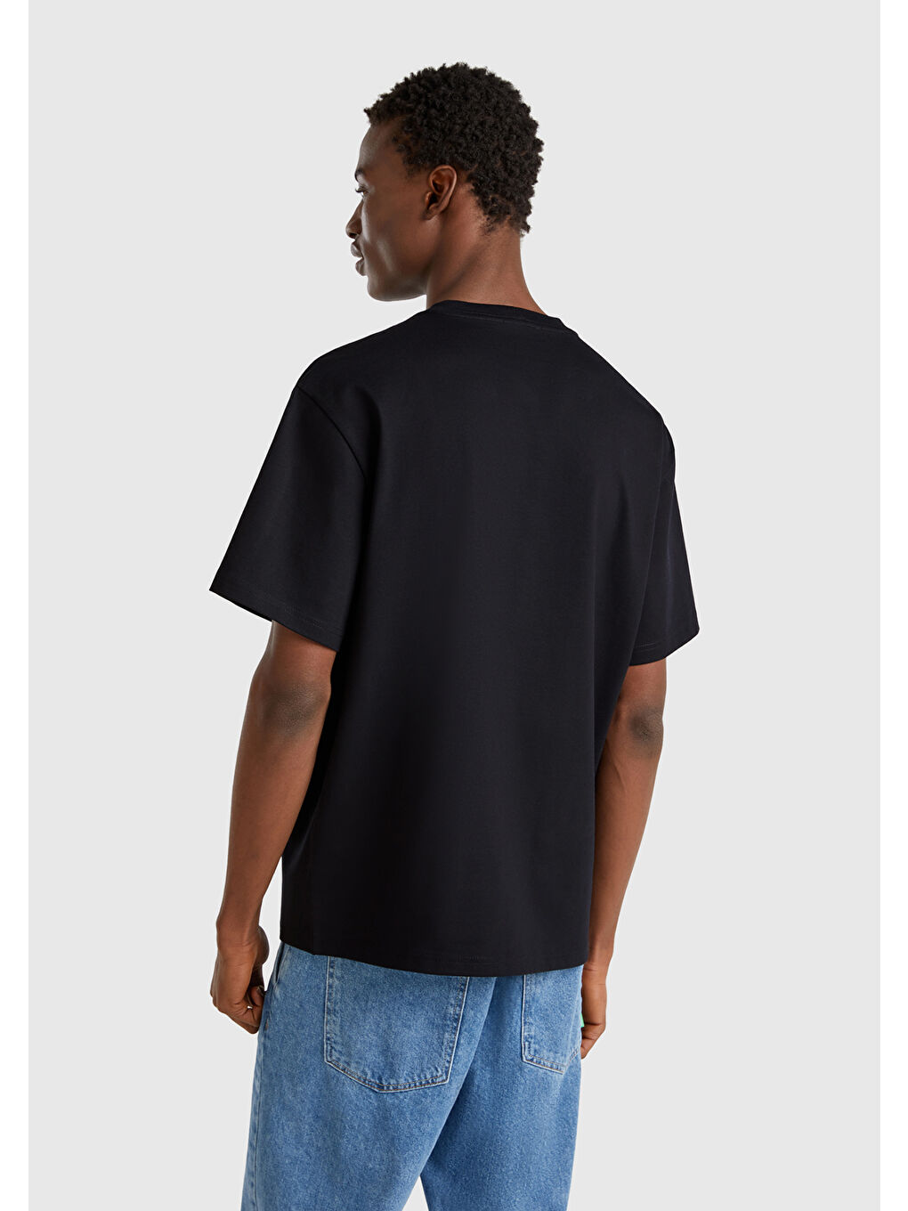 Erkek Siyah %100 Pamuk Önü Logo İşlemeli  Tişört-2