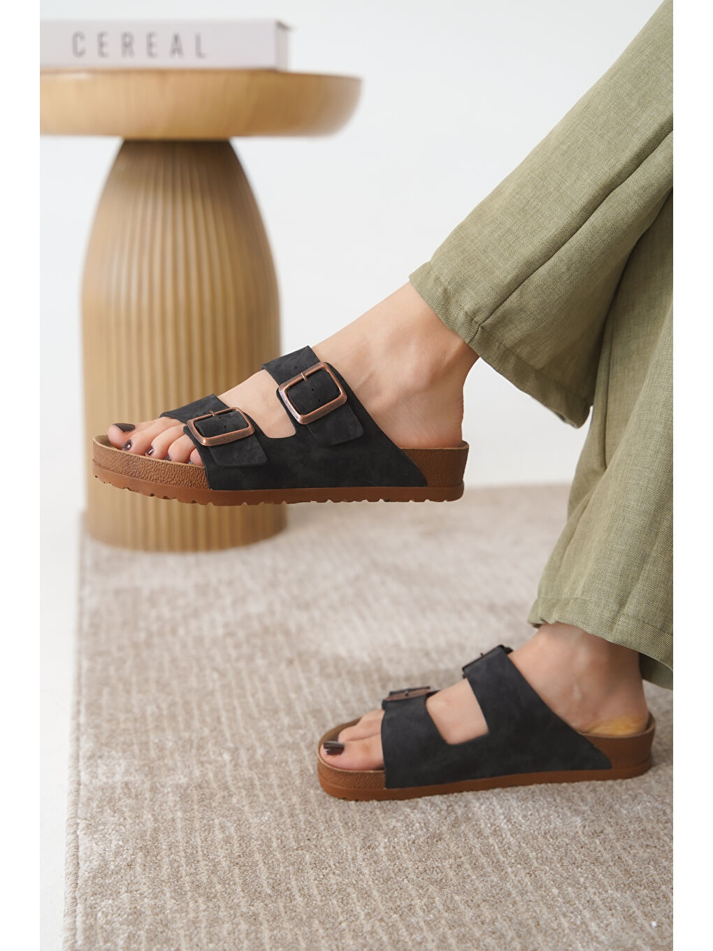 Siyah Arizona Günlük Ortopedik Unisex Tokalı Terlik