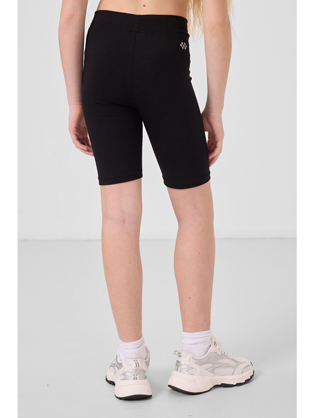 Siyah Pamuklu Kısa Paça Standart Fit Basic Kız Çocuk Tayt - 75188-2