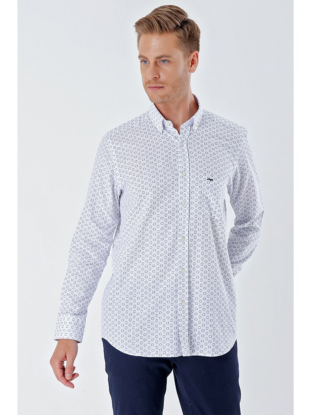 Beyaz Uzun Kollu Baskılıcepli %100 Pamuk Casual Comfort Fit Rahat Kesim Gömlek 1004230225