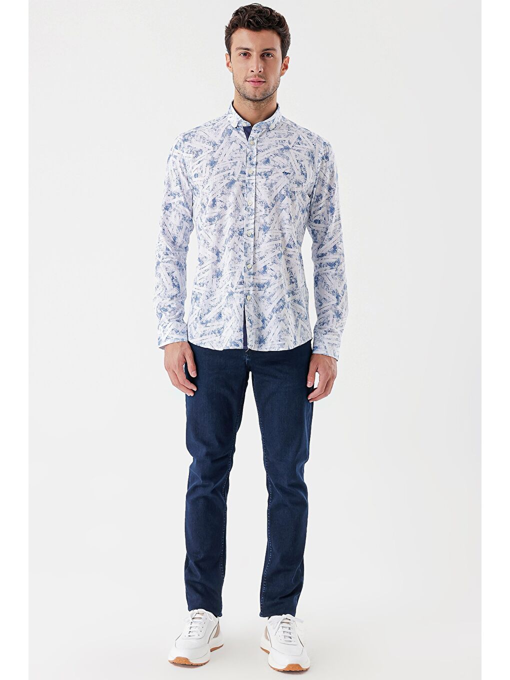 Beyaz Uzun Kollu Baskılı Bez Ayağı Cepsiz Garnili Klasik Slim Fit Dar Kesim Gömlek 1004230229-1