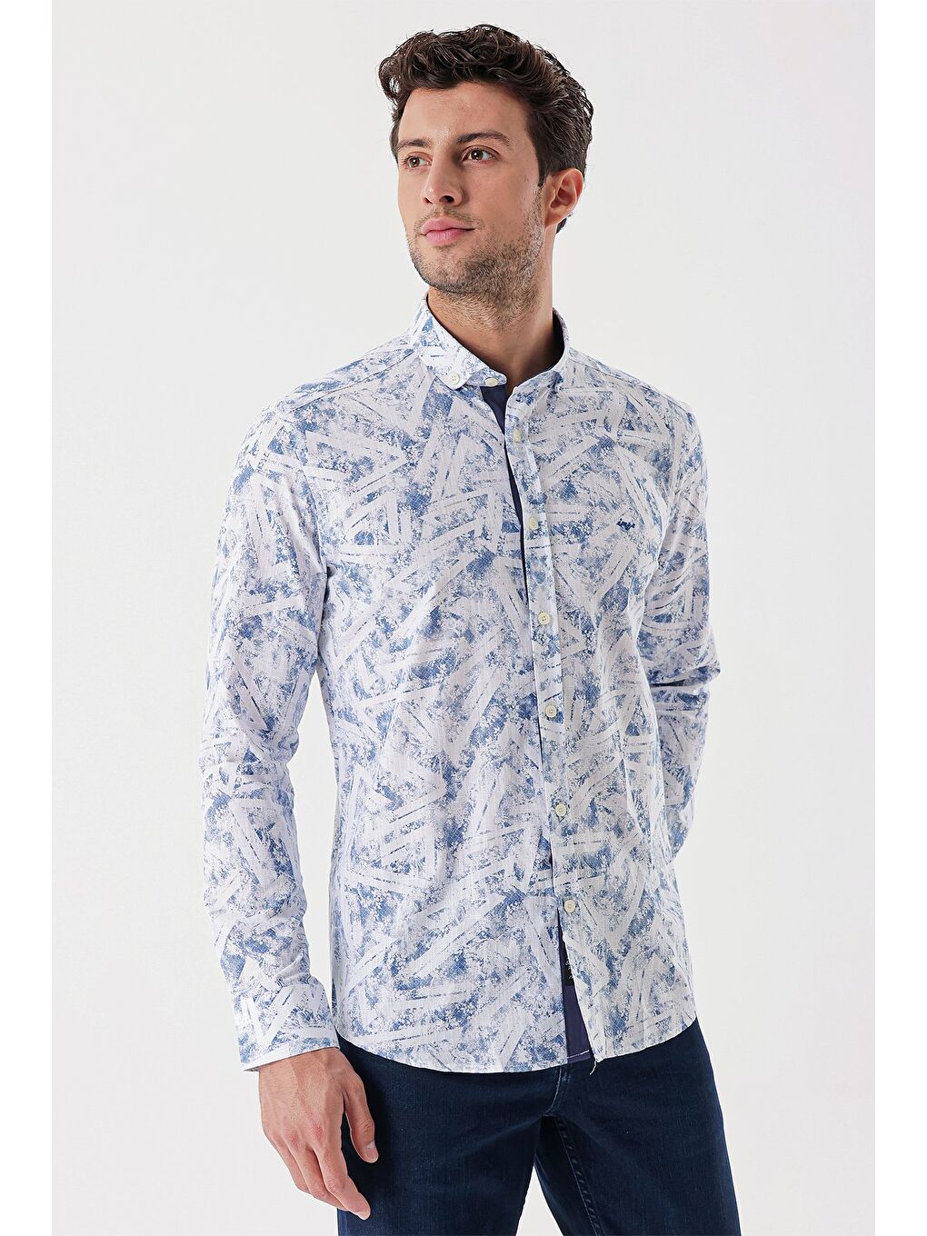 Beyaz Uzun Kollu Baskılı Bez Ayağı Cepsiz Garnili Klasik Slim Fit Dar Kesim Gömlek 1004230229-4