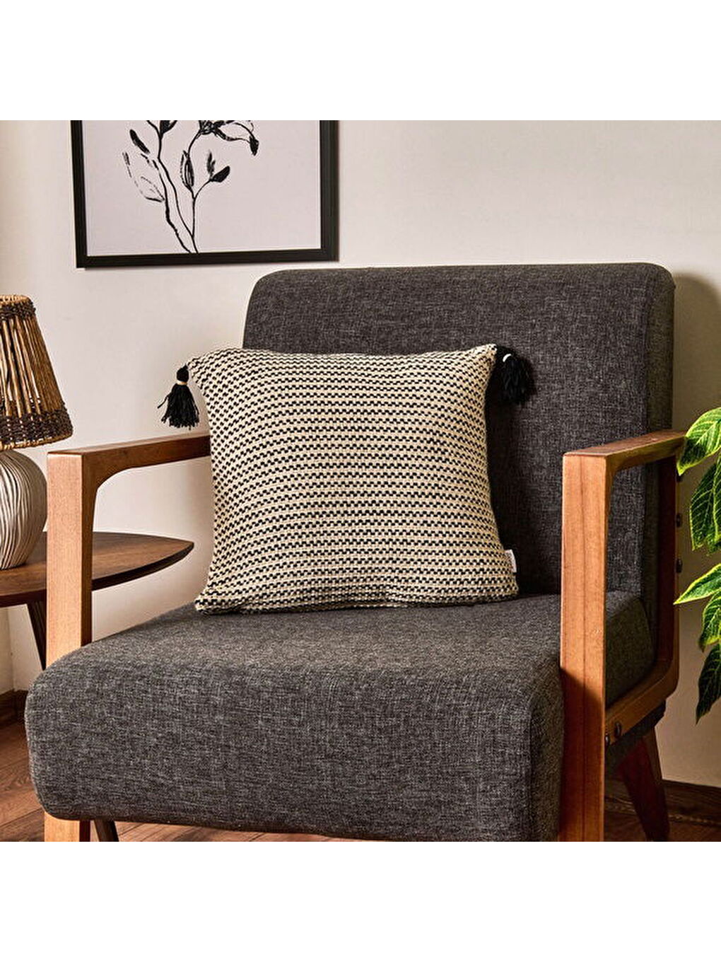 Soft Shiny Kırlent - Bej / Siyah - 45x45 cm-1