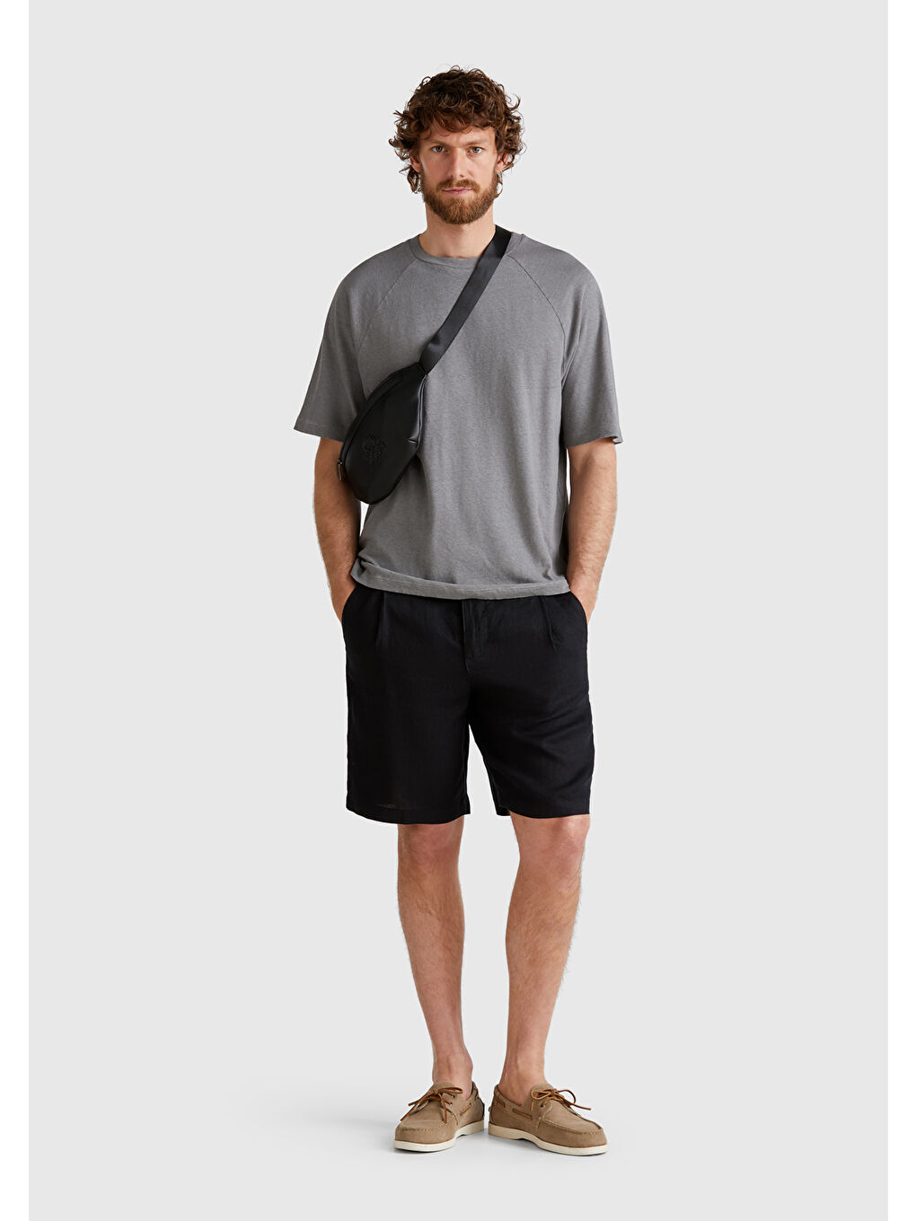 Erkek Siyah %100 Keten Büzgü İpli Düğmeli Pile Detaylı Bermuda Şort-4