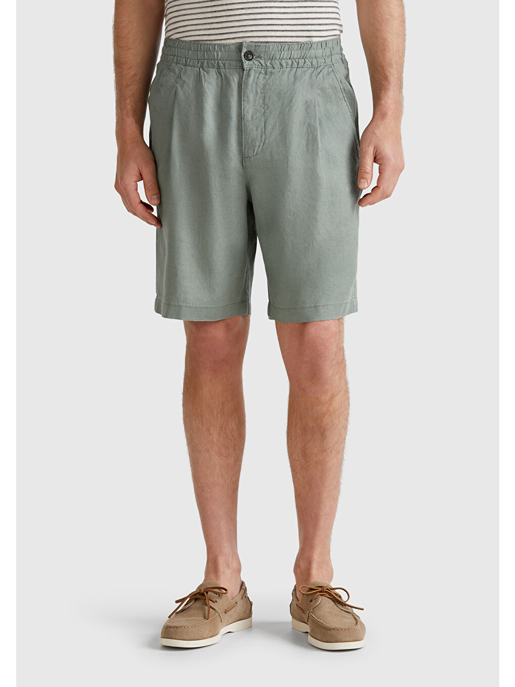 Erkek Soluk Yeşil %100 Keten Büzgü İpli Düğmeli Pile Detaylı Bermuda Şort