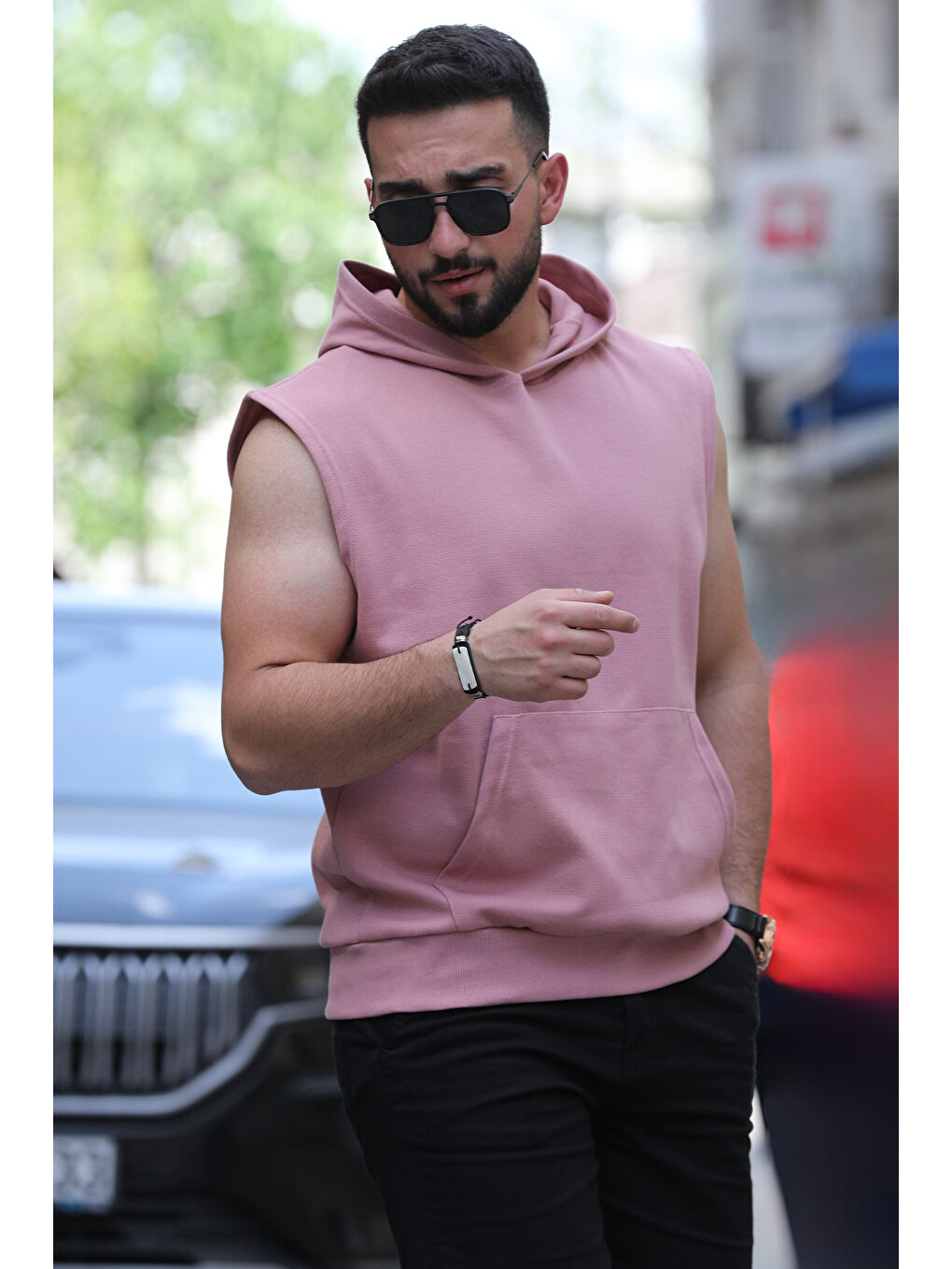 Pembe Kapüşonlu Kanguru Cep Erkek Kolsuz Tişört